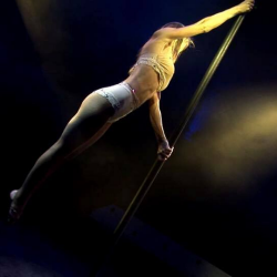 Anna Micheletty - Pole Dance