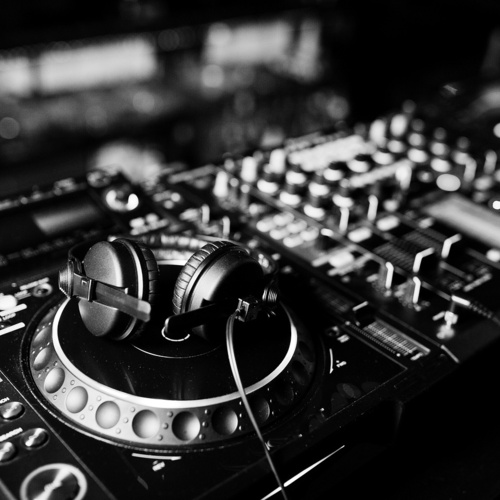 🚨 EVENTIVERSE RECRUTE 🚨
🎧 CASTING DJ’S – REJOIGNEZ L’AVENTURE EVENTIVERSE 🎶

Face à un fort accroissement de notre activité et à une demande grandissante sur nos événements corporate et premium, l’agence Eventiverse lance un grand casting afin de recruter de nouvelles personnalités DJ sur Paris et région parisienne.

✨ Nous recherchons des profils passionnés, dynamiques et professionnels avec :

🎵 Une excellente culture musicale généraliste
🔊 Une autonomie technique (son & lumières)
🚗 Un véhicule personnel pour les déplacements
🎤 Une vraie présence et une capacité à faire vibrer un public

Soirées corporate • Festivals • Salons • Prestations premium…

Rejoignez une agence en pleine expansion et participez à des événements uniques aux côtés d’une équipe passionnée 💫

📩 Pour candidater :
Envoyez votre présentation, vos réseaux sociaux, photos/vidéos et références en message privé ou par mail (nicolas@eventiverse.fr).
⚡️ Que vous soyez DJ confirmé ou jeune talent prêt à exploser, nous voulons découvrir votre univers.

#Eventiverse #RecrutementDJ #CastingDJ #DJFrance #DJWedding #DJCorporate #DJEvent #AgenceEvenementielle #Evenementiel #DJLife #MusicLover #DJSet #WeddingDJ #SoireePrivee #AnimationMusicale #DJGeneraliste #FranceEvents #PrestataireEvenementiel #DJProfessionnel #DJTalent #ParisEvents #WeddingFrance #CorporateEvent #EventAgency #MusicVibes #DJCasting #NightEvents #FestivalLife #DJPassion #EntertainmentAgency